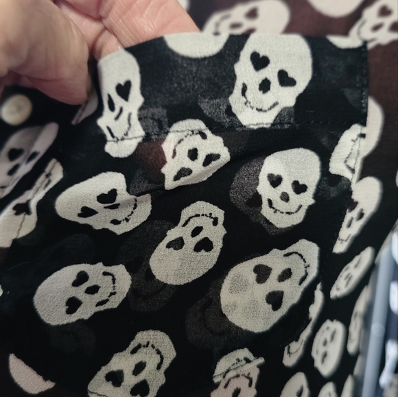 Aeropostale sheer skull design button-up shirt, size XS. - Picture 5 of 10
